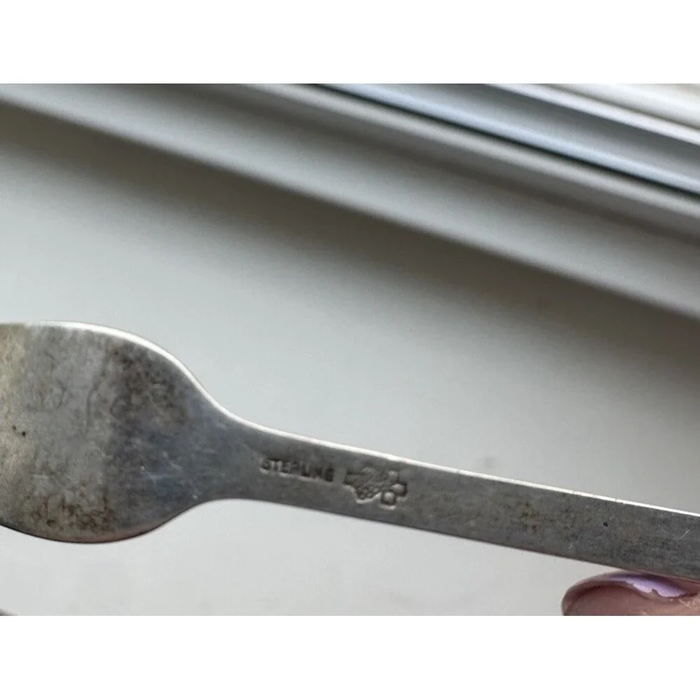 Vintage 1951 Manchester Sterling Silver Pierced Handle 2 Tine Olive Fork 6-3/8